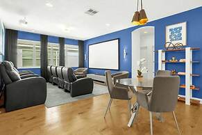 19 Guest Home w Pool Hot Tub Cinema BBQ