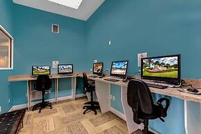 19 Guest Home w Pool Hot Tub Cinema BBQ