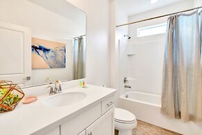 19 Guest Home w Pool Hot Tub Cinema BBQ