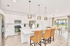 19 Guest Home w Pool Hot Tub Cinema BBQ