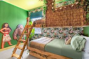 19 Guest Home w Pool Hot Tub Cinema BBQ