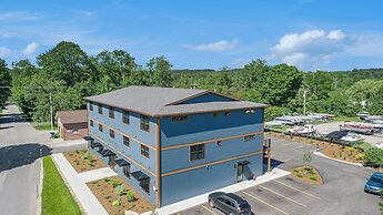 The Birches - Condotel in Lake Leelanau