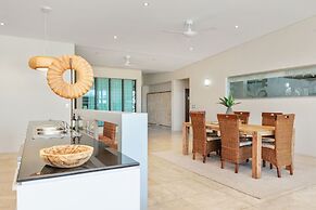 Water-front Paradise Pool - BBQ - Balcony Dining