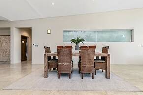 Water-front Paradise Pool - BBQ - Balcony Dining