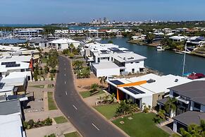 Water-front Paradise Pool - BBQ - Balcony Dining