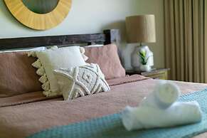 Water-front Paradise Pool - BBQ - Balcony Dining