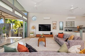 Water-front Paradise Pool - BBQ - Balcony Dining