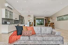 Water-front Paradise Pool - BBQ - Balcony Dining