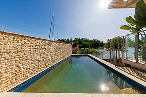 Water-front Paradise Pool - BBQ - Balcony Dining