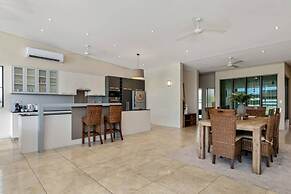 Water-front Paradise Pool - BBQ - Balcony Dining