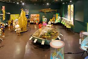 Water-front Paradise Pool - BBQ - Balcony Dining