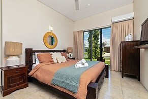 Water-front Paradise Pool - BBQ - Balcony Dining