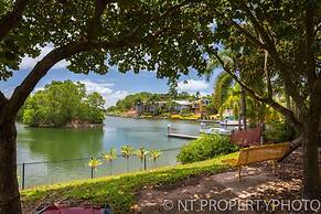 Water-front Paradise Pool - BBQ - Balcony Dining