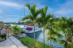 Water-front Paradise Pool - BBQ - Balcony Dining