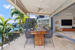 Water-front Paradise Pool - BBQ - Balcony Dining