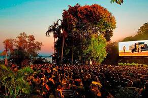 Water-front Paradise Pool - BBQ - Balcony Dining