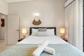 Water-front Paradise Pool - BBQ - Balcony Dining