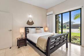 Water-front Paradise Pool - BBQ - Balcony Dining