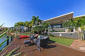 Water-front Paradise Pool - BBQ - Balcony Dining