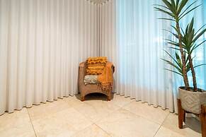 Water-front Paradise Pool - BBQ - Balcony Dining