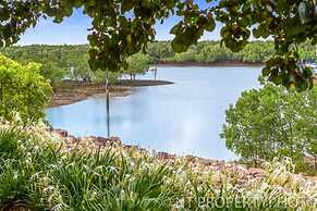 Water-front Paradise Pool - BBQ - Balcony Dining