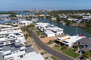 Water-front Paradise Pool - BBQ - Balcony Dining