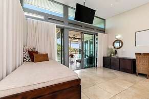 Water-front Paradise Pool - BBQ - Balcony Dining