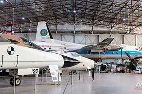 Water-front Paradise Pool - BBQ - Balcony Dining