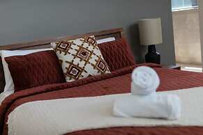 Water-front Paradise Pool - BBQ - Balcony Dining