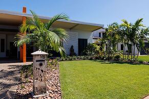 Water-front Paradise Pool - BBQ - Balcony Dining