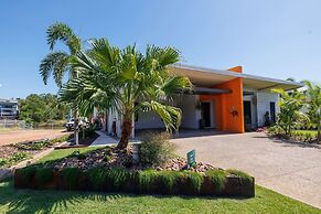 Water-front Paradise Pool - BBQ - Balcony Dining