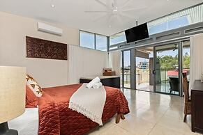 Water-front Paradise Pool - BBQ - Balcony Dining