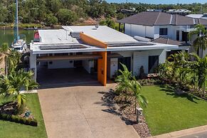 Water-front Paradise Pool - BBQ - Balcony Dining