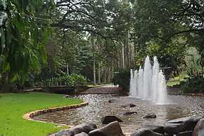 Water-front Paradise Pool - BBQ - Balcony Dining
