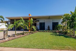 Water-front Paradise Pool - BBQ - Balcony Dining