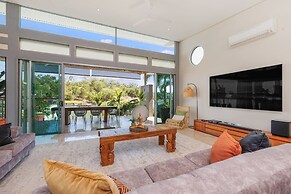 Water-front Paradise Pool - BBQ - Balcony Dining