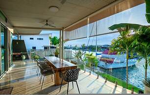 Water-front Paradise Pool - BBQ - Balcony Dining