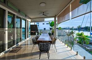 Water-front Paradise Pool - BBQ - Balcony Dining