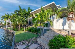 Water-front Paradise Pool - BBQ - Balcony Dining