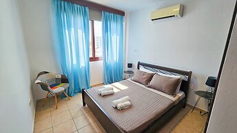 Sunlit Cozy Apartment