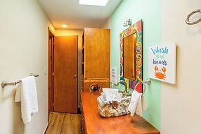 Scenic Haven Cozy Pet Friendly Retreat