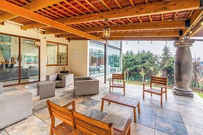 Scenic Haven Cozy Pet Friendly Retreat