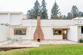 Scenic Haven Cozy Pet Friendly Retreat