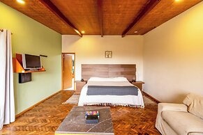 Scenic Haven Cozy Pet Friendly Retreat