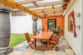 Scenic Haven Cozy Pet Friendly Retreat