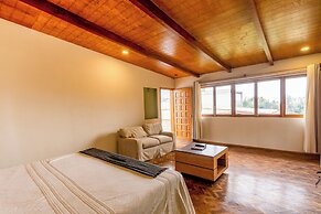 Scenic Haven Cozy Pet Friendly Retreat