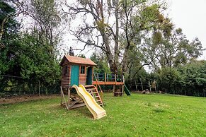 Scenic Haven Cozy Pet Friendly Retreat