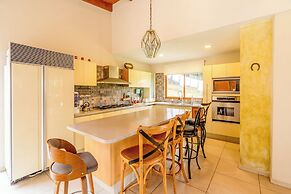 Scenic Haven Cozy Pet Friendly Retreat