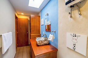 Scenic Haven Cozy Pet Friendly Retreat