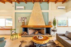 Scenic Haven Cozy Pet Friendly Retreat